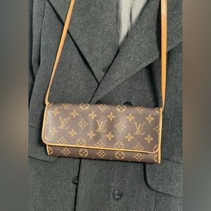 ✅AUTHENTIC LONG TWIN GM POCHETTE LOUIS VUITTON